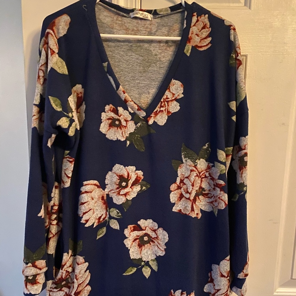 Honey & Lace long Sleeve Shirt Size L